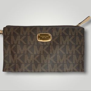 Michael Kors wristlet ✨FREE SHIPPING✨